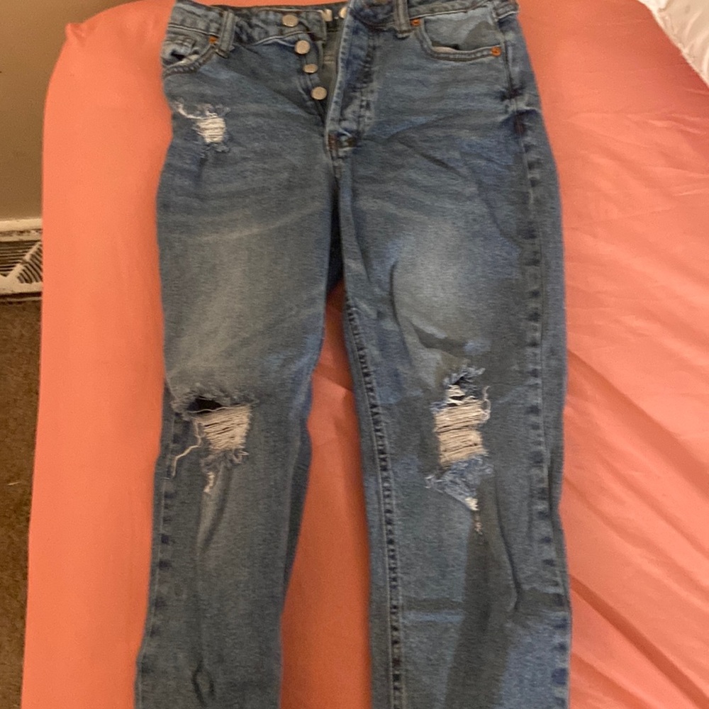 They are high rise classic mom jeans